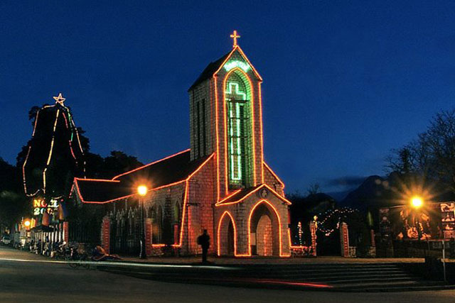 Nhà thờ đá Sapa đêm Giáng sinh