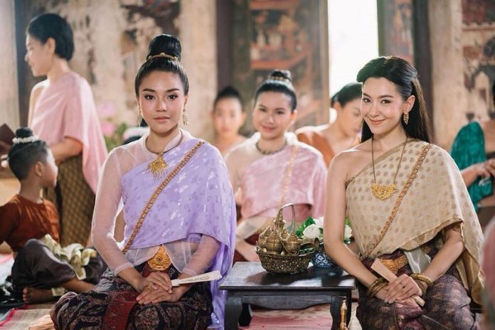 Bộ Trang Phục Thái Lan Gồm Áo Ống + Chân Váy Thời Trang Thái Lan 2022 |  Shopee Việt Nam