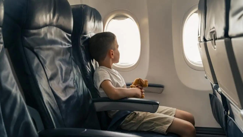Trẻ em đi máy bay không có giấy khai sinh có thể thay thế bằng các loại giấy tờ khác