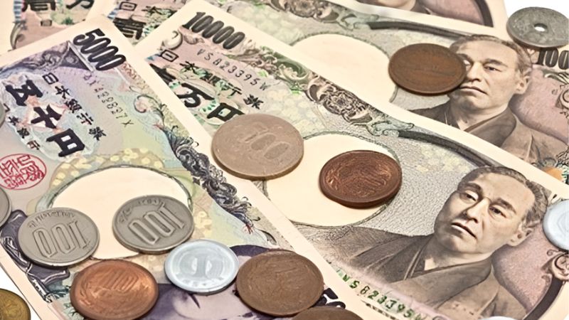Tiền mặt tại Nhật Bản sử dụng cả tiền giấy và tiền xu