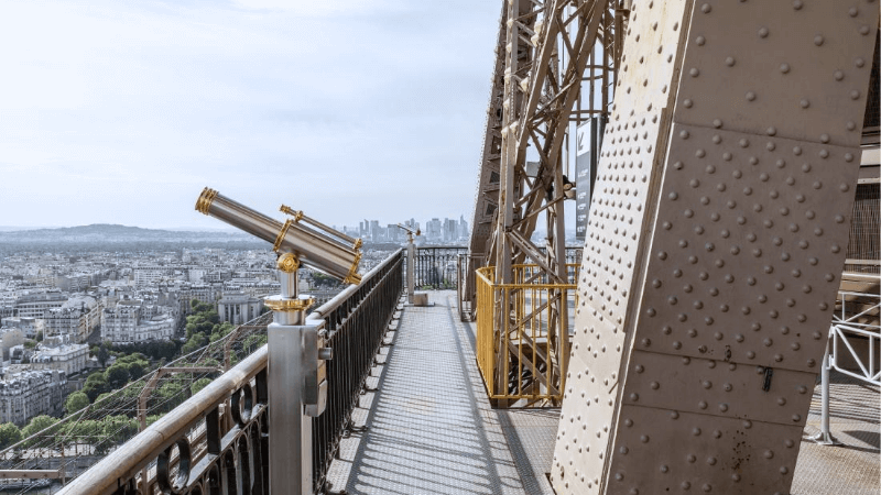 Hình ảnh tháp Eiffel tại khu vực tầng 2
