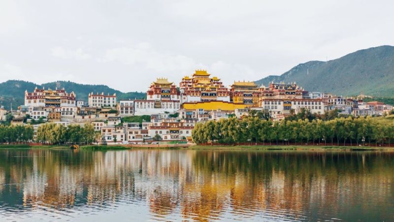 To&agrave;n cảnh tu viện T&ugrave;ng T&aacute;n L&acirc;m