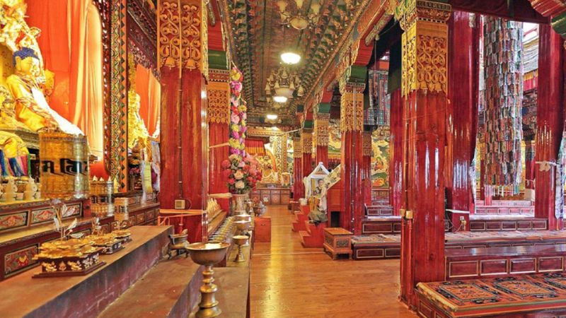 Kh&ocirc;ng gian b&ecirc;n trong nội điện