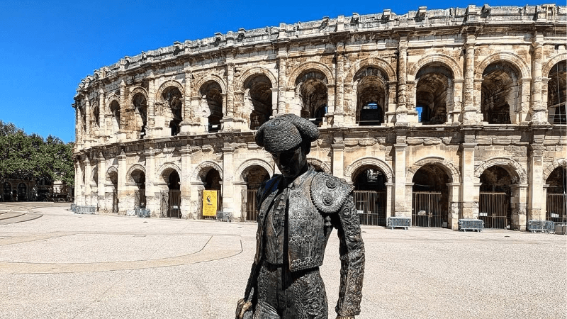 Arènes de Nîmes - địa điểm du lịch Pháp nổi tiếng