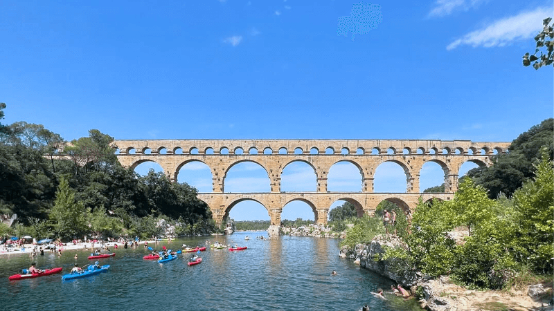 Cầu Pont du Gard trong các địa danh nổi tiếng ở Pháp