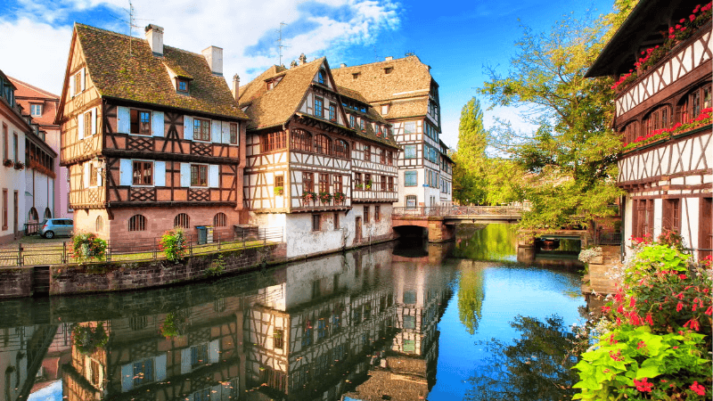 Thị trấn cổ Strasbourg địa điểm nổi tiếng ở Pháp với vẻ đẹp nên thơ