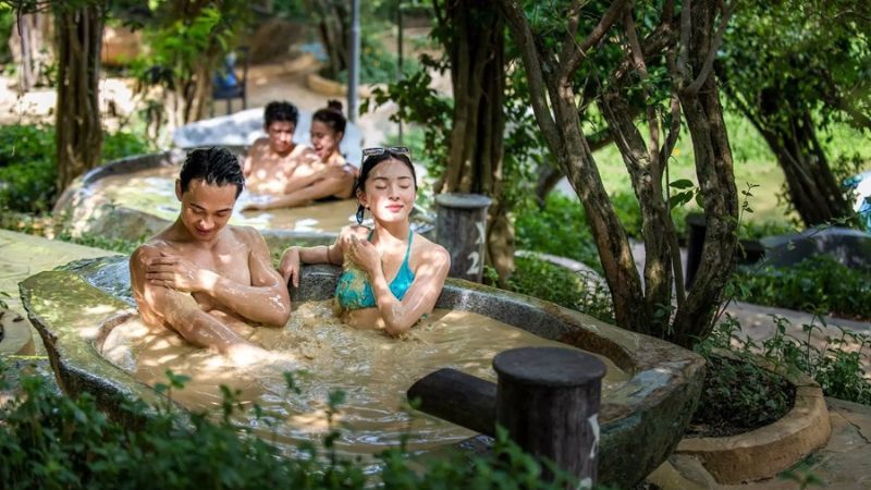 Tắm bùn giải tỏa căng thẳng sau ngày làm việc mệt mỏi (Ảnh: Sưu tầm)