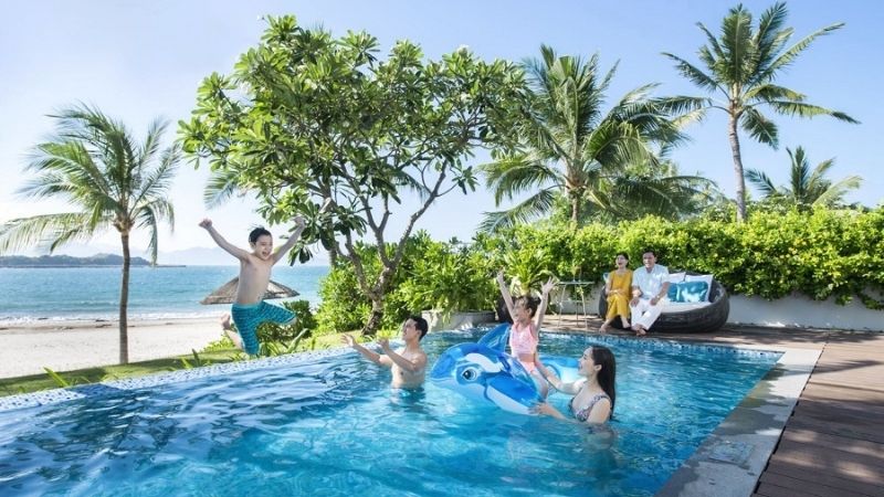 Thoải mái tận hưởng bể bơi riêng biệt cùng gia đình (Ảnh: Sưu tầm)