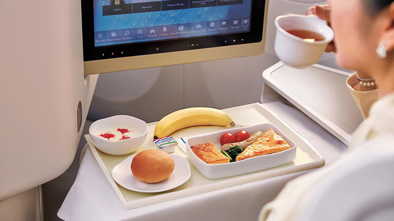 Vietnam Airlines khôi phục dịch vụ ăn uống trên chuyến bay nội địa