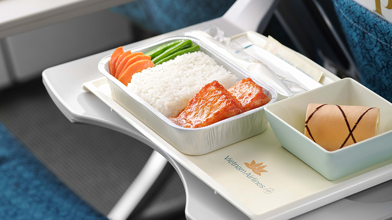Vietnam Airlines khôi phục dịch vụ ăn uống trên chuyến bay quốc tế