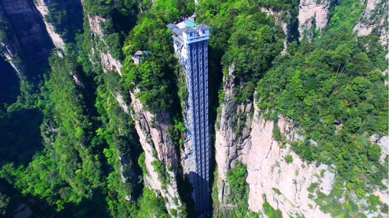 Thang m&aacute;y B&aacute;ch Long l&agrave; thang m&aacute;y ngo&agrave;i trời cao nhất thế giới