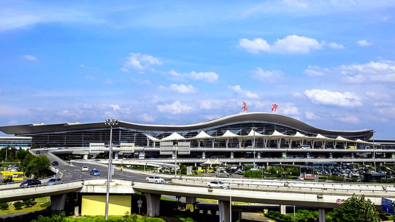 Thuận tiện nhất l&agrave; bay tới s&acirc;n bay Quốc tế Ho&agrave;ng Hoa Trường Sa