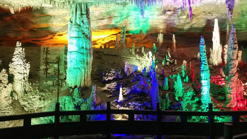 Vẻ đẹp của động Ho&agrave;ng Long