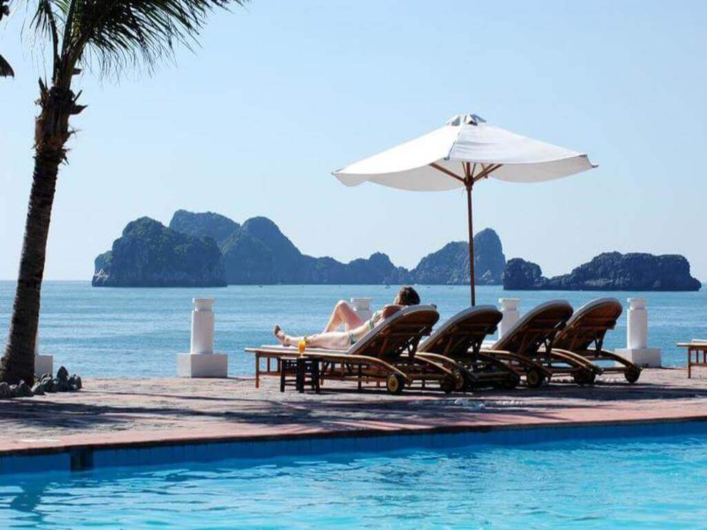 Bể bơi resort