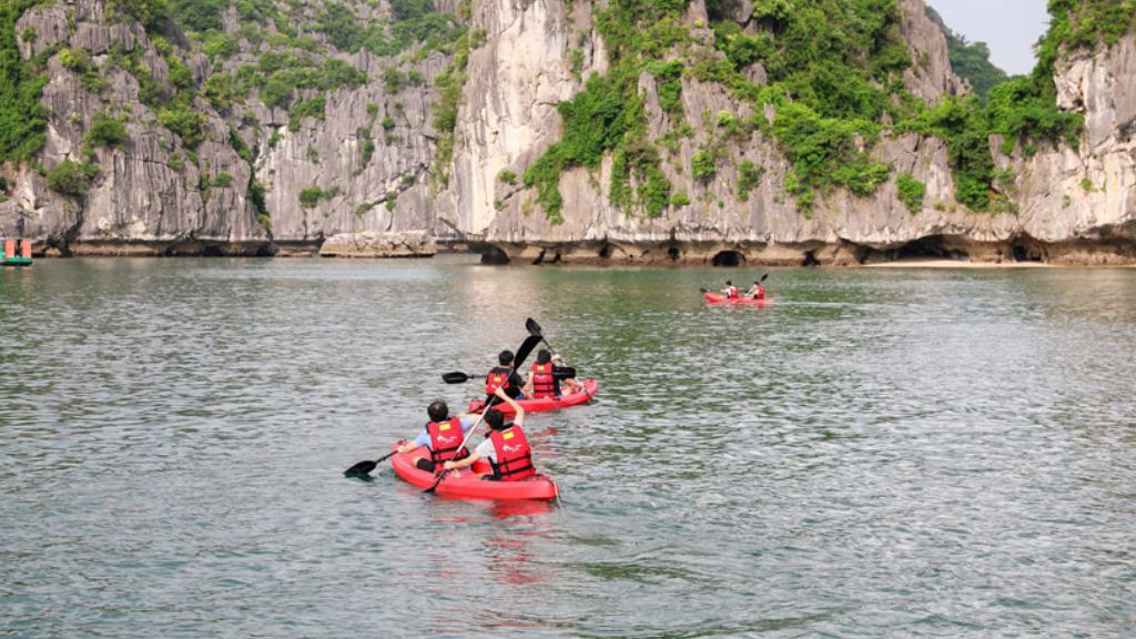 Trải nghiệm chèo thuyền Kayak cực vui
