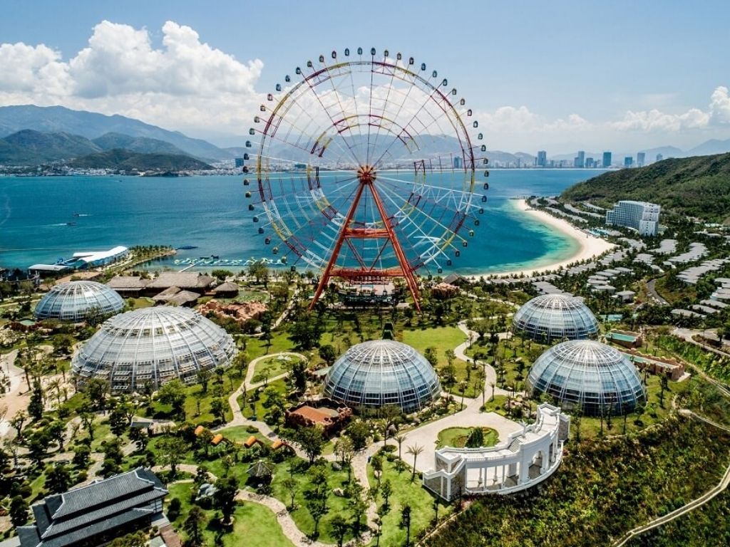 Toàn cảnh công viên giải trí VinWonders tại đảo Hòn Tre Nha Trang