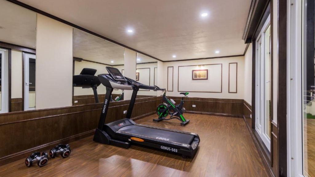 Phòng gym đầy đủ máy móc hiện đại