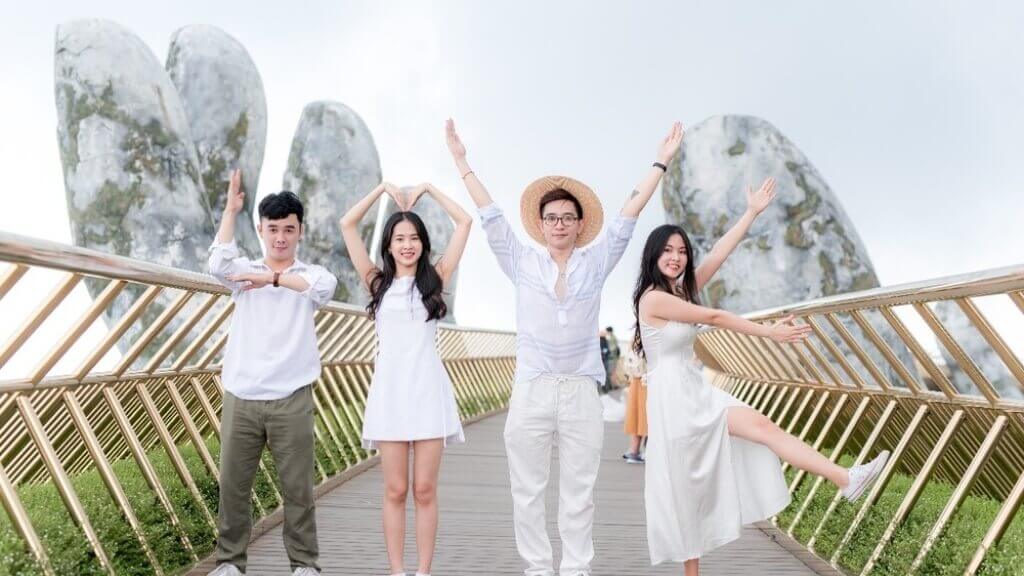 Du khách check in tại Đà nẵng