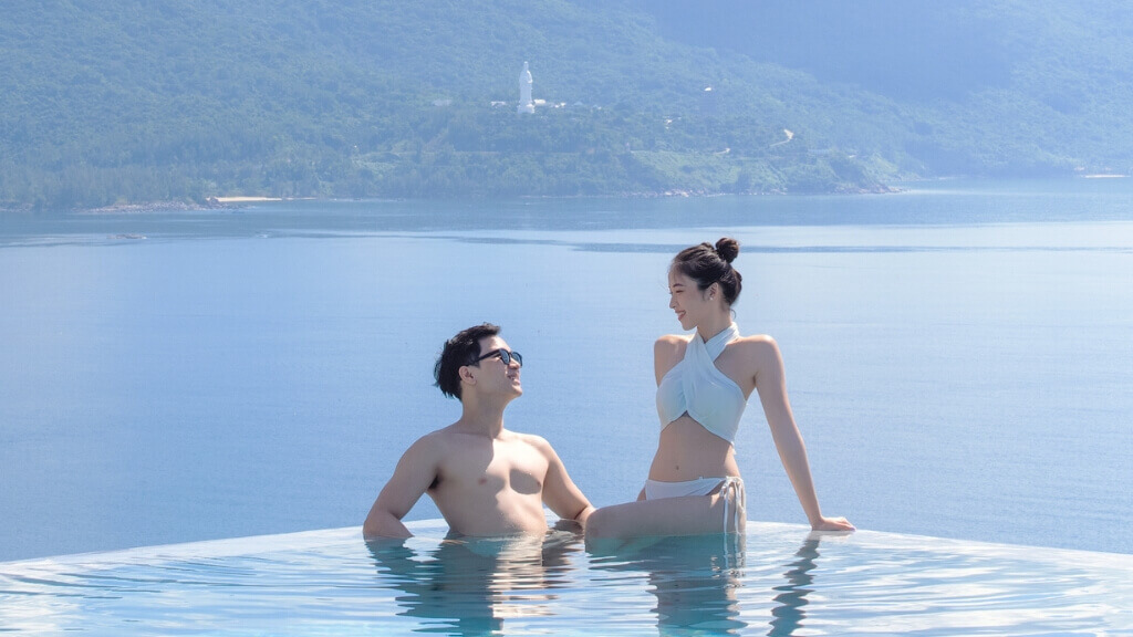 Bể bơi vô cực tại khách sạn Chic Land 4*