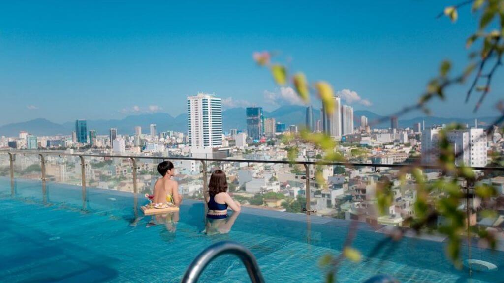 Bể bơi vô cực tại San Marino Boutique Danang