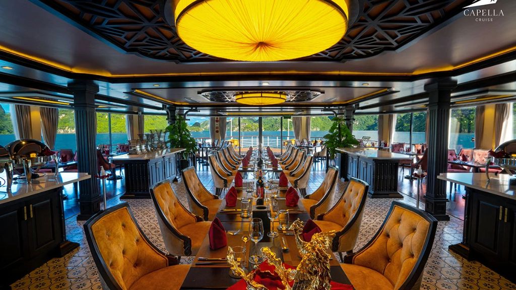 Nhà hàng trên du thuyền với không gian vô cùng sang trọng
