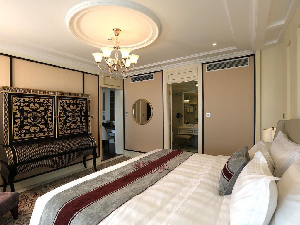 Phòng ngủ Executive Suite Khu nghỉ dưỡng Vinpearl Hạ Long