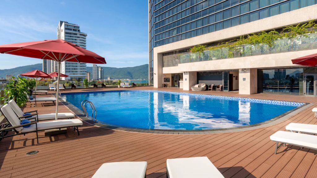 Bể bơi ngoài trời tại Nalod Da Nang Hotel