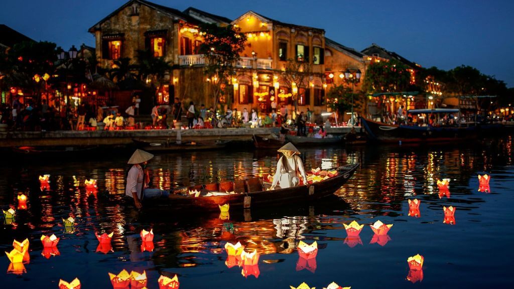 Hội An lung linh về đêm