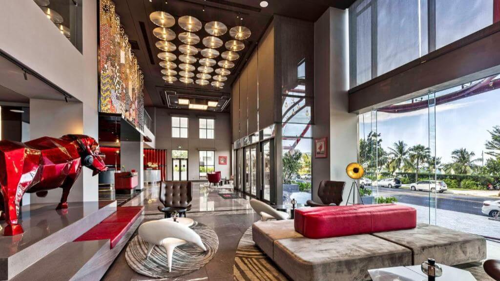 Không gian sảnh chờ tại Radisson RED Danang