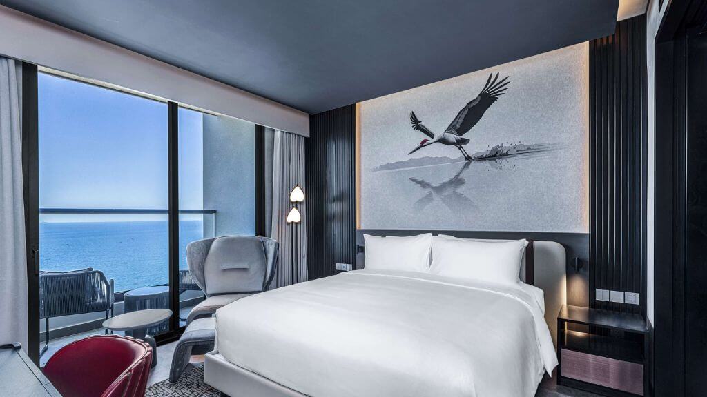Phòng view biển tại Radisson RED Danang