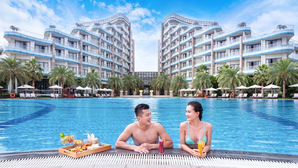 Check in bể bơi vô cực Vinpearl Nam Hội An