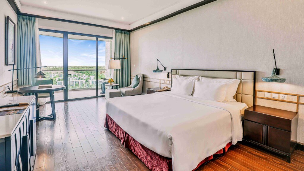 Phòng Deluxe Giường Đôi sang trọng ở Vinpearl Nam Hội An