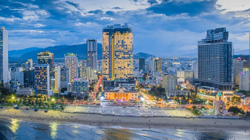 Khách sạn The Empyrean Nha Trang vị trí trung tâm, gần biển