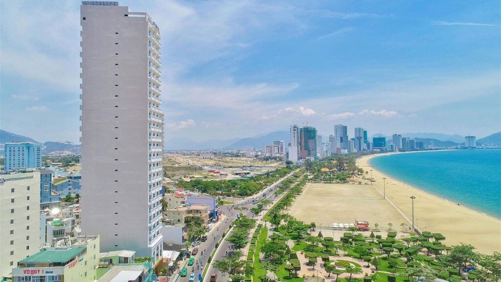 Khách sạn Xavia Nha Trang tọa lạc gần bãi biển