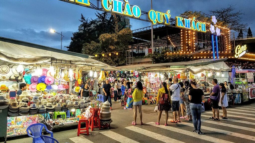 Khám phá Chợ đêm Nha Trang sôi động