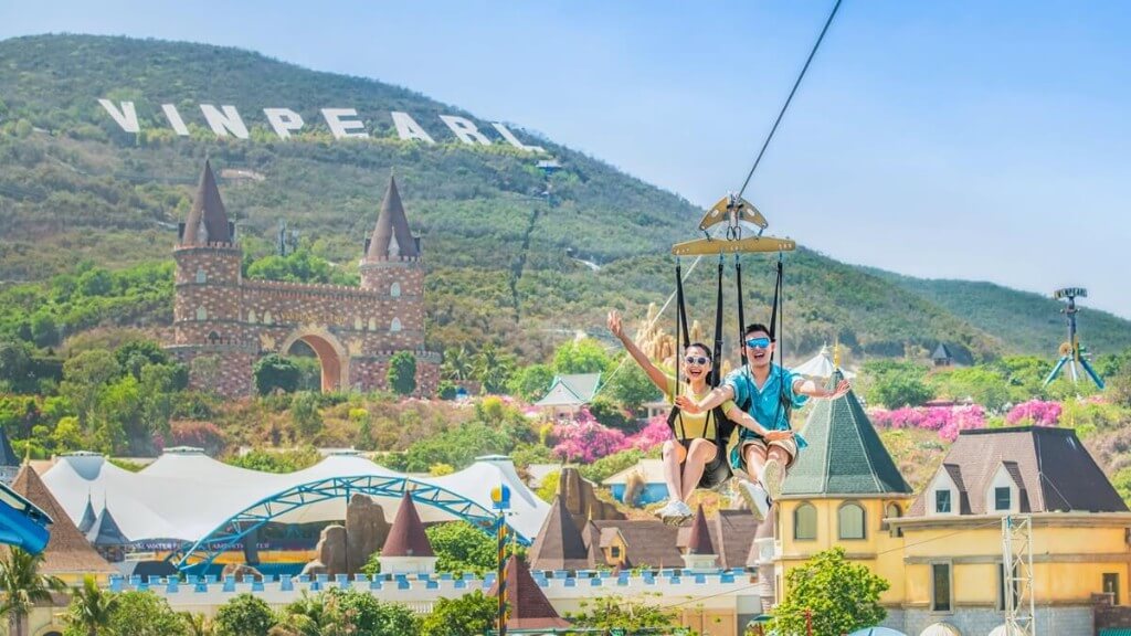 Trải nghiệm đường trượt zipline cực đỉnh tại VinWonders Nha Trang