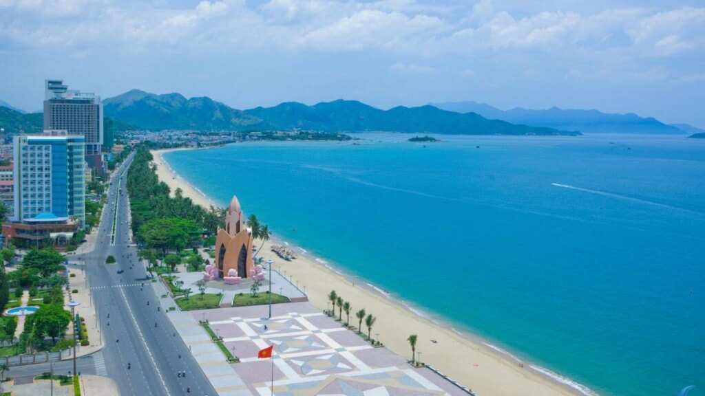 Tự do khám phá bãi biển Nha Trang