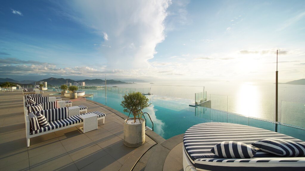 View biển tuyệt đẹp từ bể bơi vô cực The Empyrean Nha Trang