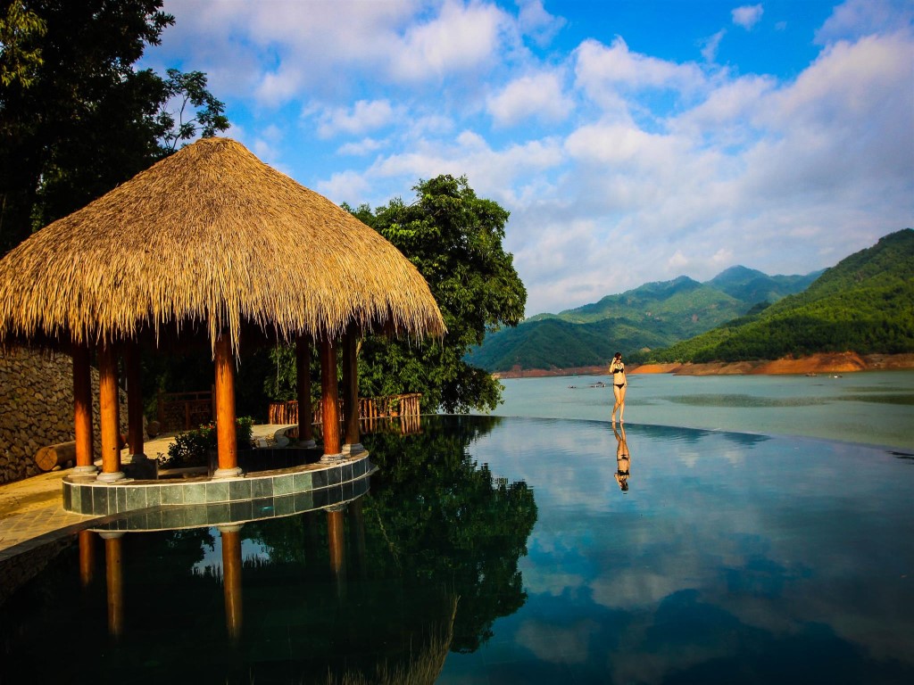 Bể bơi Mai Châu Hideaway Lake Resort 4*