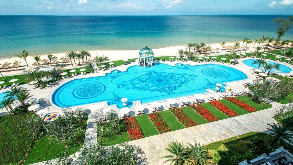 Hồ bơi lớn view đại dương cực mê