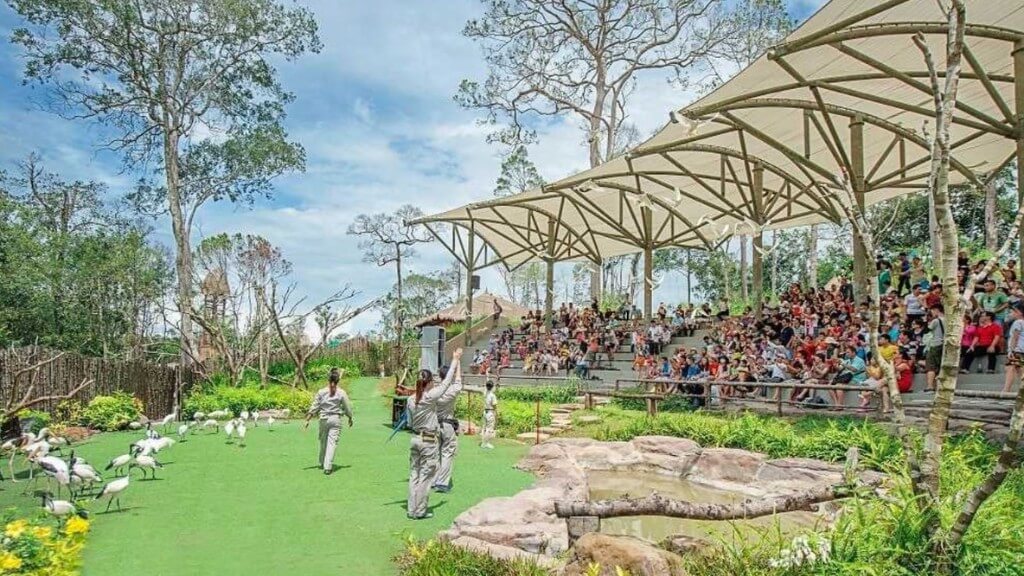 Xem show biểu diễn động vật đặc sắc ở Safari Phú Quốc