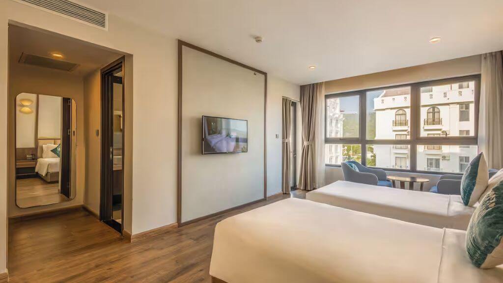 Hạng phòng tiêu chuẩn tại Sunset Beach Resort & Spa 4