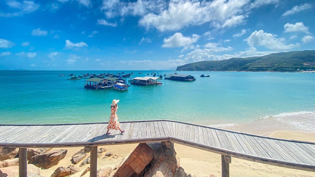 Cảnh biển hoang sơ tại Hòn Khô