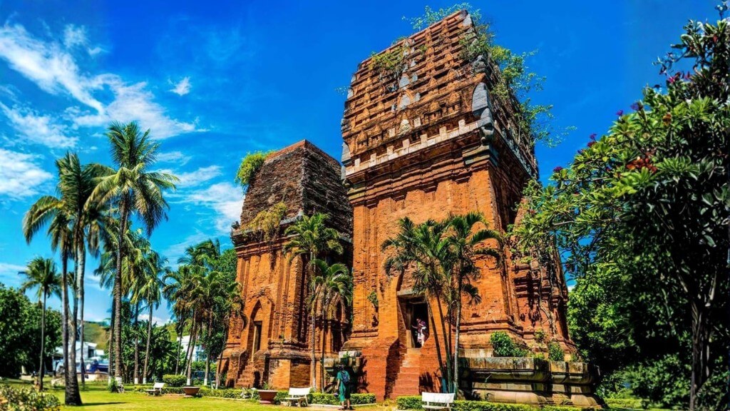 Tháp Đôi Quy Nhơn là dấu tích thuộc về nền văn minh Chămpa cổ