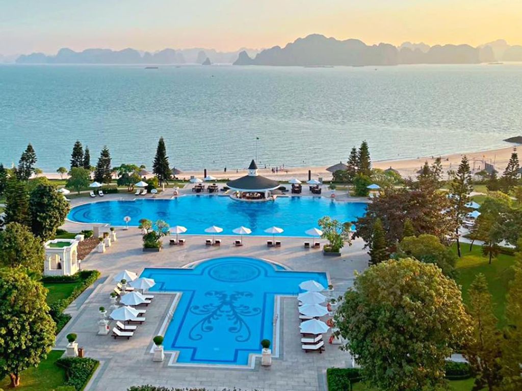 Bể bơi ngoài trời Vinpearl Đảo Rều
