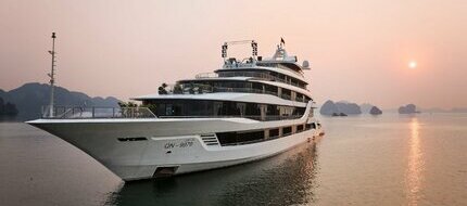Tàu chạy lịch trình thăm vịnh Hạ Long