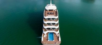 Du thuyền Catherine nhìn từ trên cao