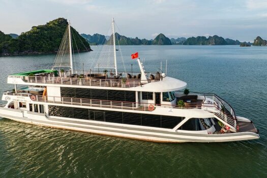 Tàu Diamond thăm vịnh 6 tiếng (không bao gồm xe đưa đón)