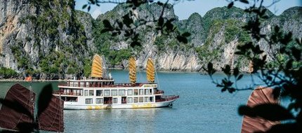 Du thuyền đạt chuẩn 5 sao