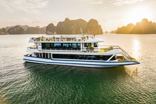 Du thuyền Hercules trong ngày